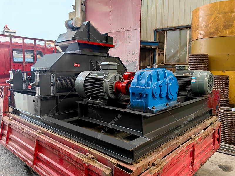 中型直連式對輥制砂機設備發(fā)貨圖片
