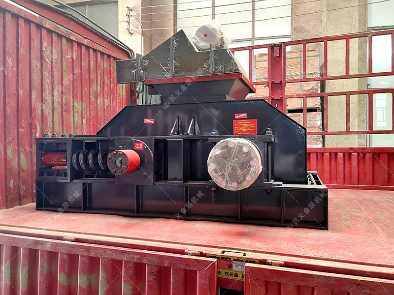 2PG800x600對輥破碎機(jī)發(fā)往貴州貴陽破碎鵝卵石