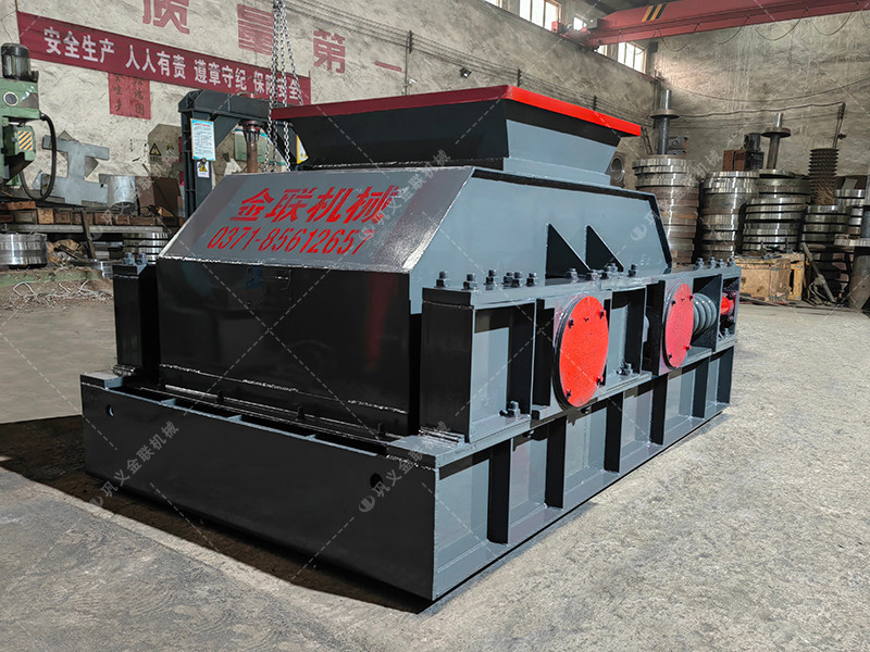 2PGC800X900大型雙齒輥破碎機發(fā)往山東濟寧破碎石頭