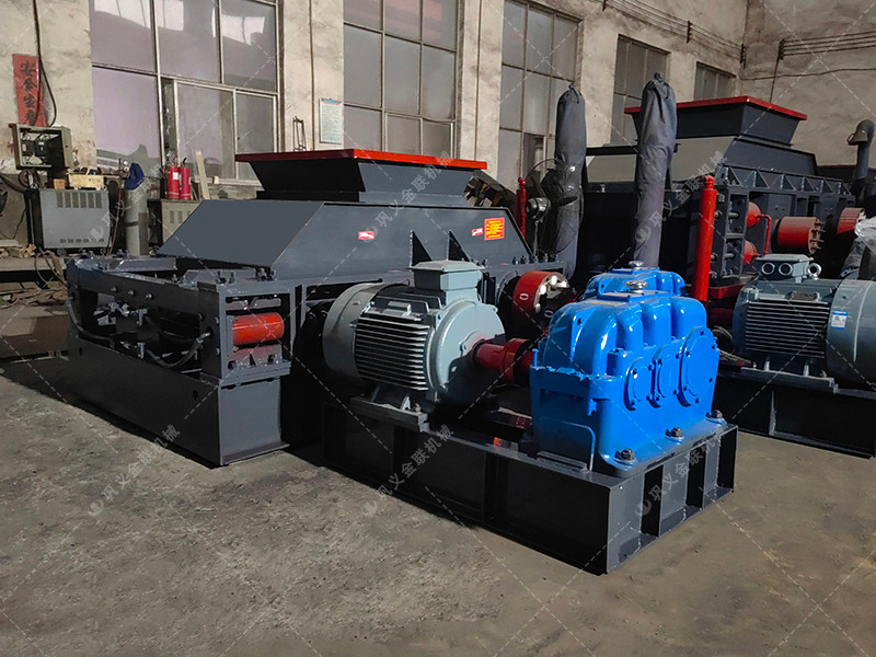 2PGC800X900大型雙齒輥破碎機發(fā)往山東濟寧破碎石頭