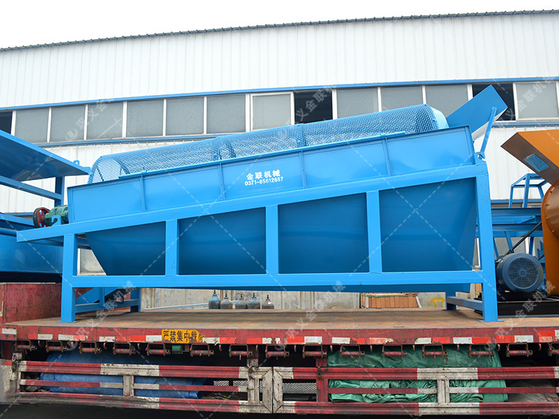 金礦石破碎生產線發(fā)貨圖片_雙級粉碎機,滾筒篩,脫水篩