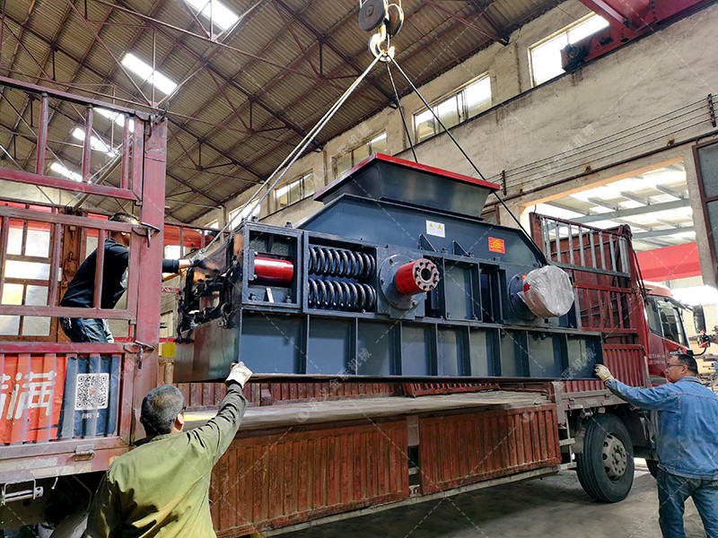 2PG1200x800大型對輥制砂機(jī)發(fā)往陜西