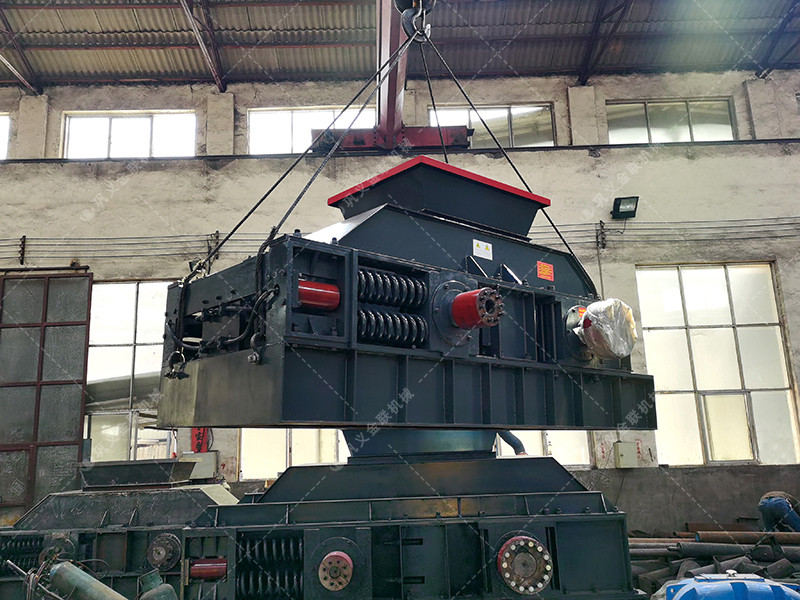 2PG1200x800大型對輥制砂機(jī)發(fā)往陜西