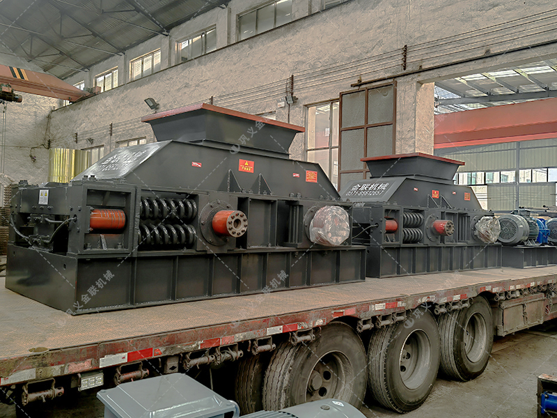 時(shí)產(chǎn)100噸瓜米石對(duì)輥制砂機(jī)有哪些型號(hào)？?jī)r(jià)格多少？