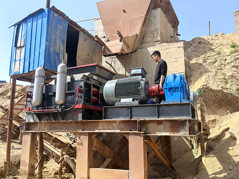 青石制砂難題多？對(duì)輥破碎機(jī)如何輕松應(yīng)對(duì)？