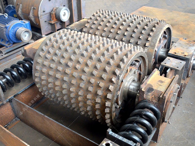 為何越來越多的礦山選擇雙齒輥而非顎式破碎機？這3點很關鍵！