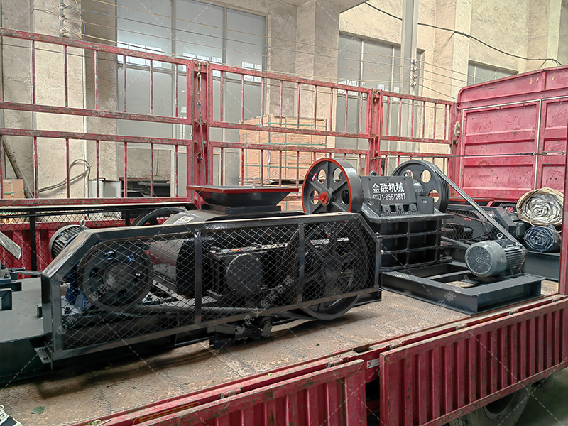 大塊煤矸石直接喂料會損壞設(shè)備？狼牙齒輥為何敢承諾'來者不拒'？