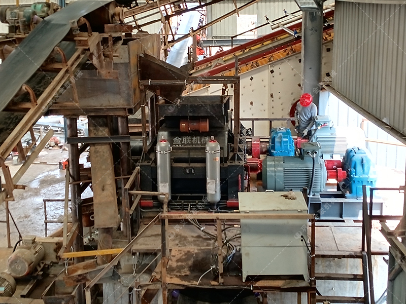 時(shí)產(chǎn)100噸和200噸的石灰石生產(chǎn)線，選擇的液壓對(duì)輥制砂機(jī)有何不同？